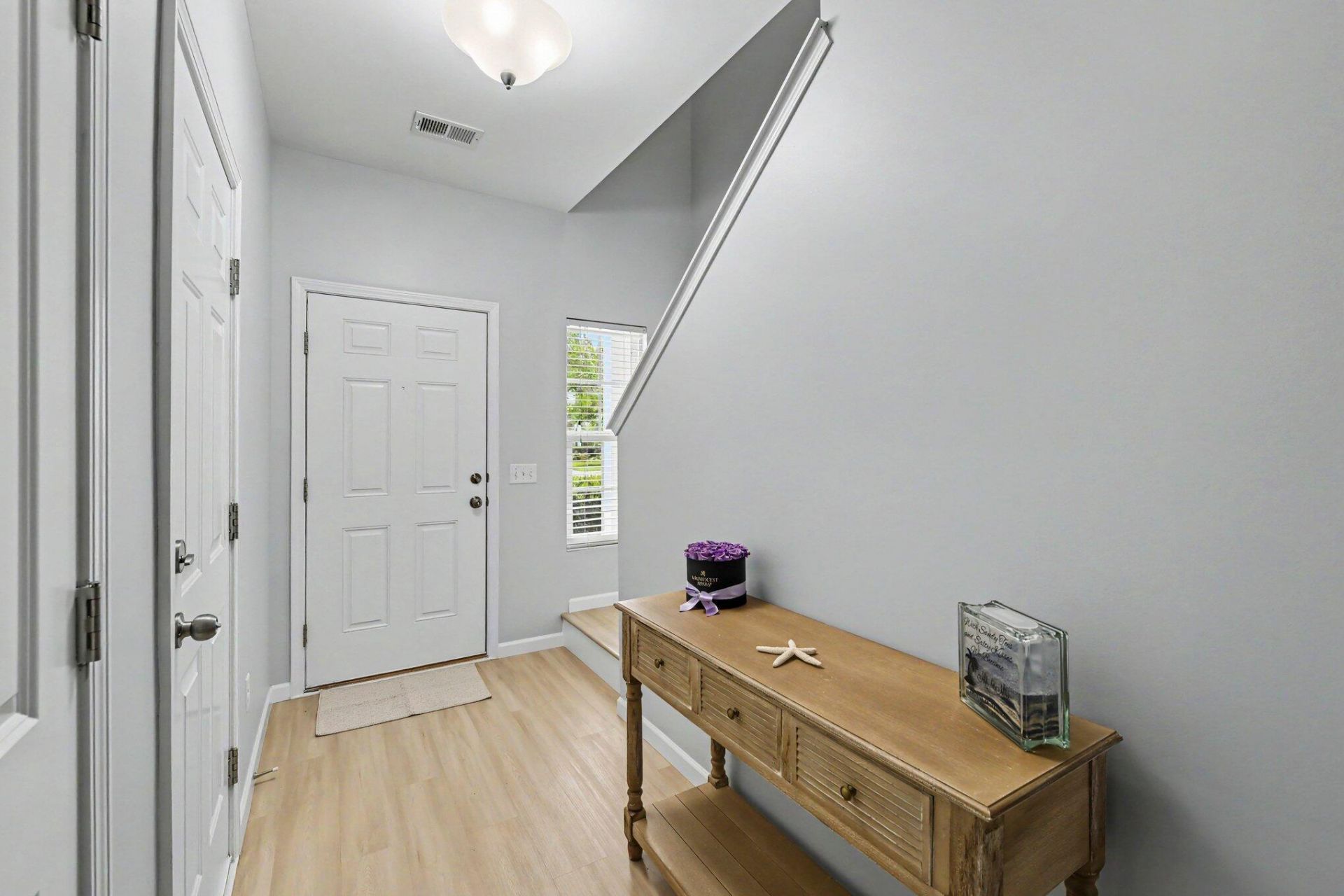 1064 Bennington Drive Photo 6