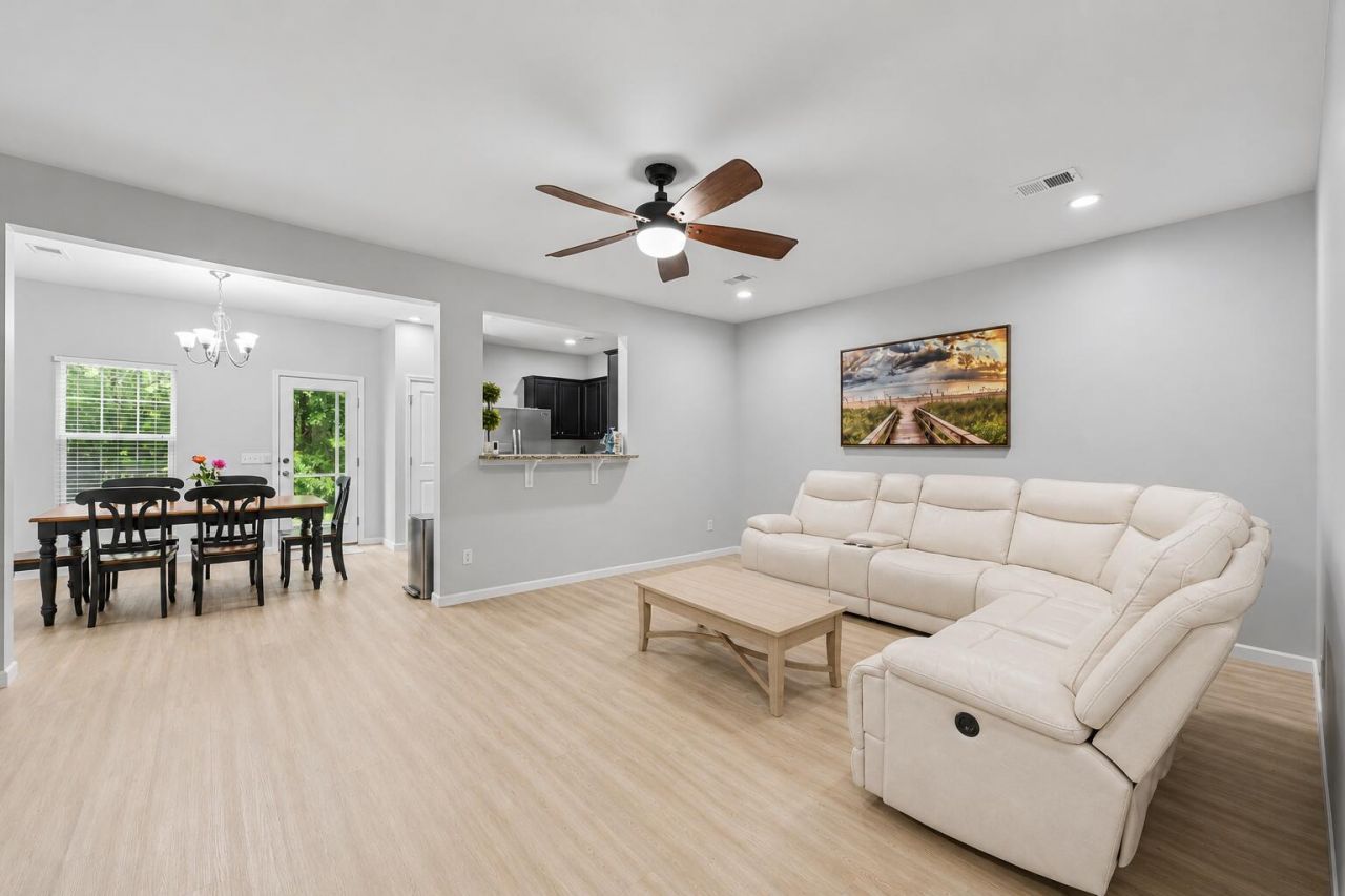 1064 Bennington Drive Photo 8