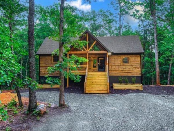 241 Lees Ride, Mccaysville, GA 30555