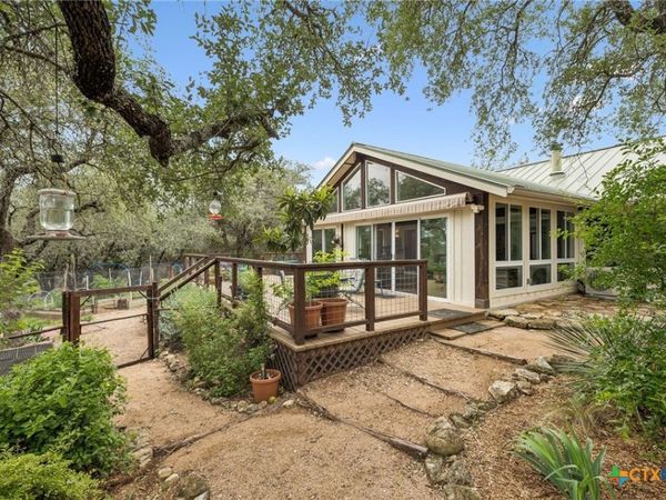 300 Bluff Road , Spicewood, TX 78669