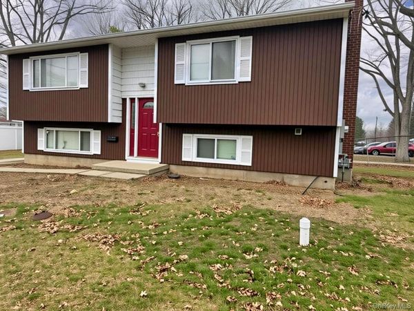19 Washington Avenue , Wyandanch, NY 11798