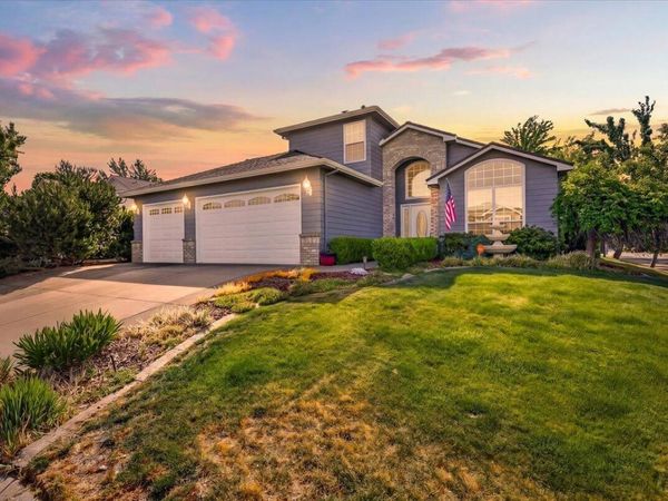 997 N Mountain Avenue, Central Point, OR 97502