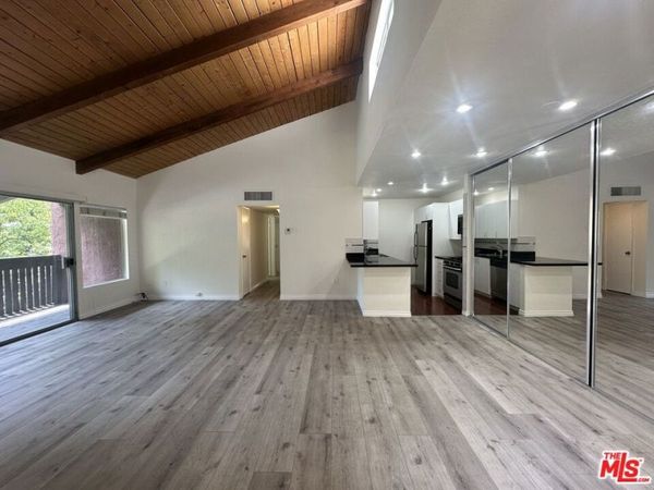 18350 Hatteras Street, Unit 202, Tarzana, CA 91356