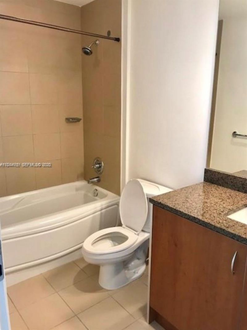 300 S Biscayne Blvd, Unit L-L32, Miami, FL 33131 Photo