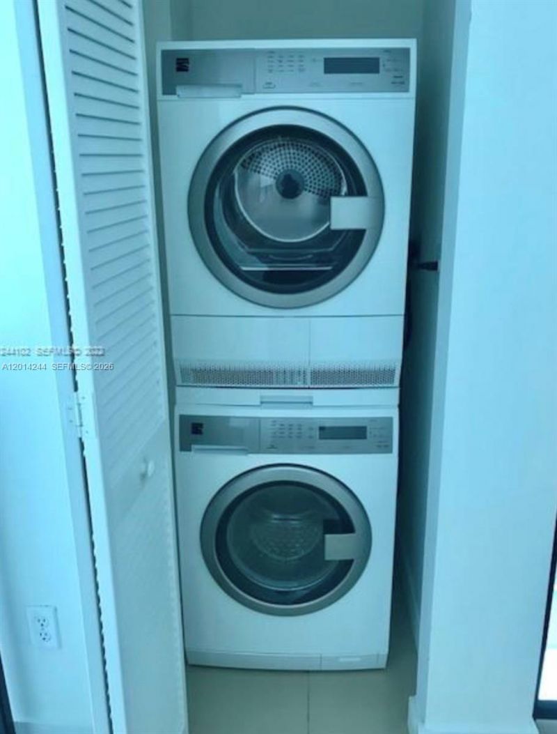 300 S Biscayne Blvd, Unit L-L32, Miami, FL 33131 Photo