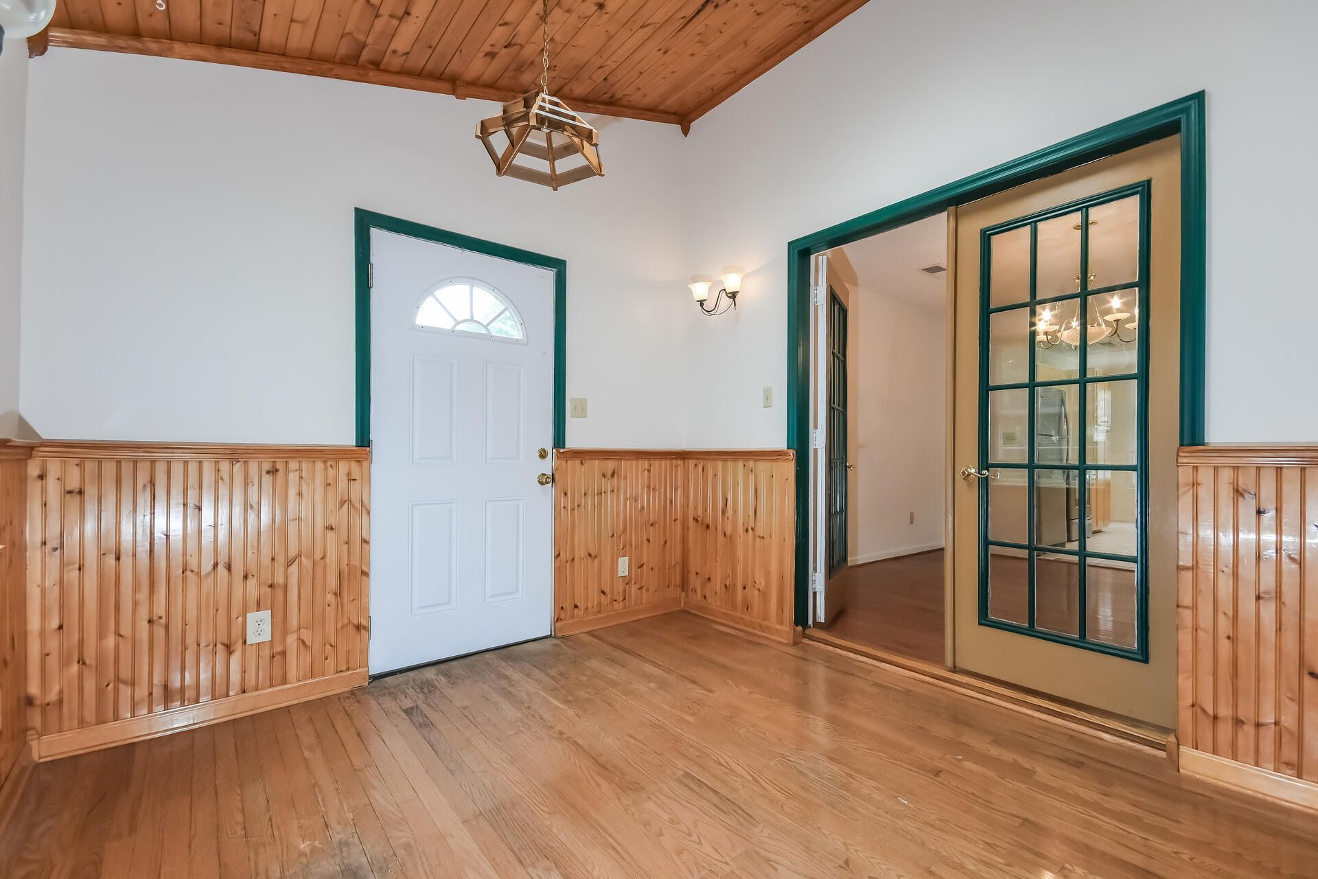 2054 Willowdale Court Photo 10