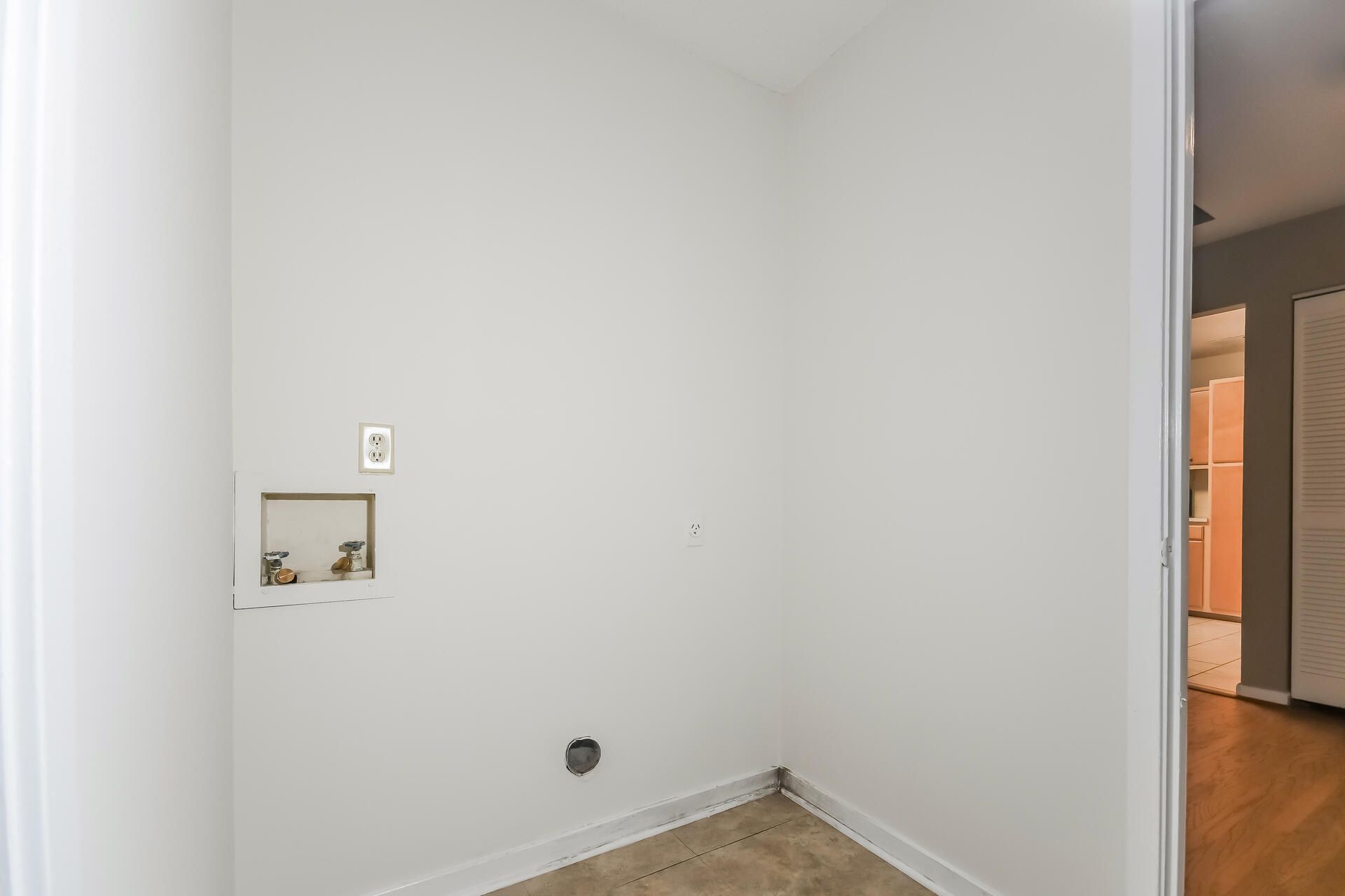 2054 Willowdale Court Photo 11