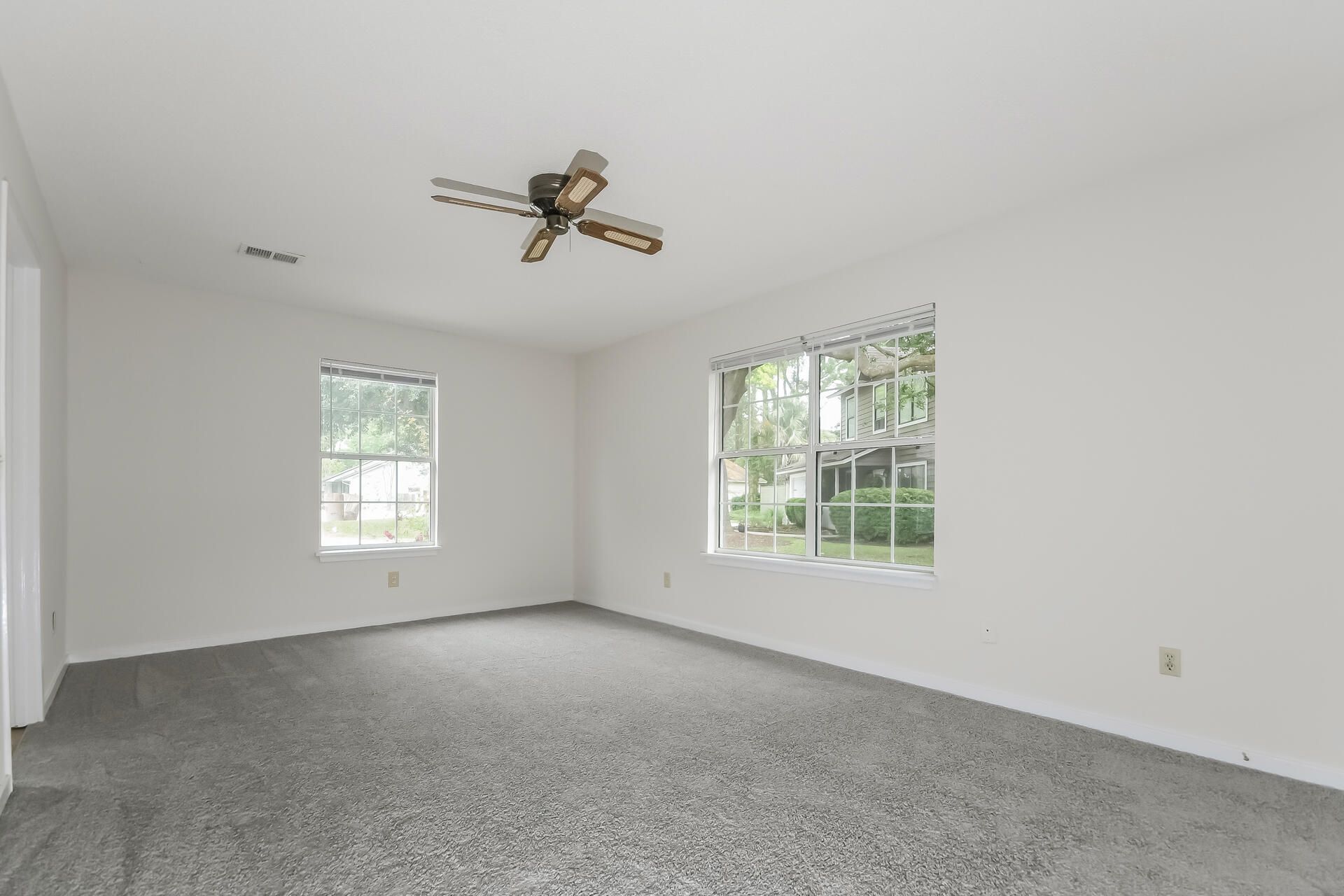 2054 Willowdale Court Photo 12