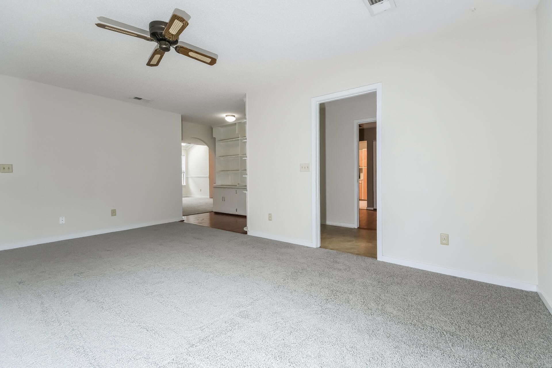 2054 Willowdale Court Photo 13