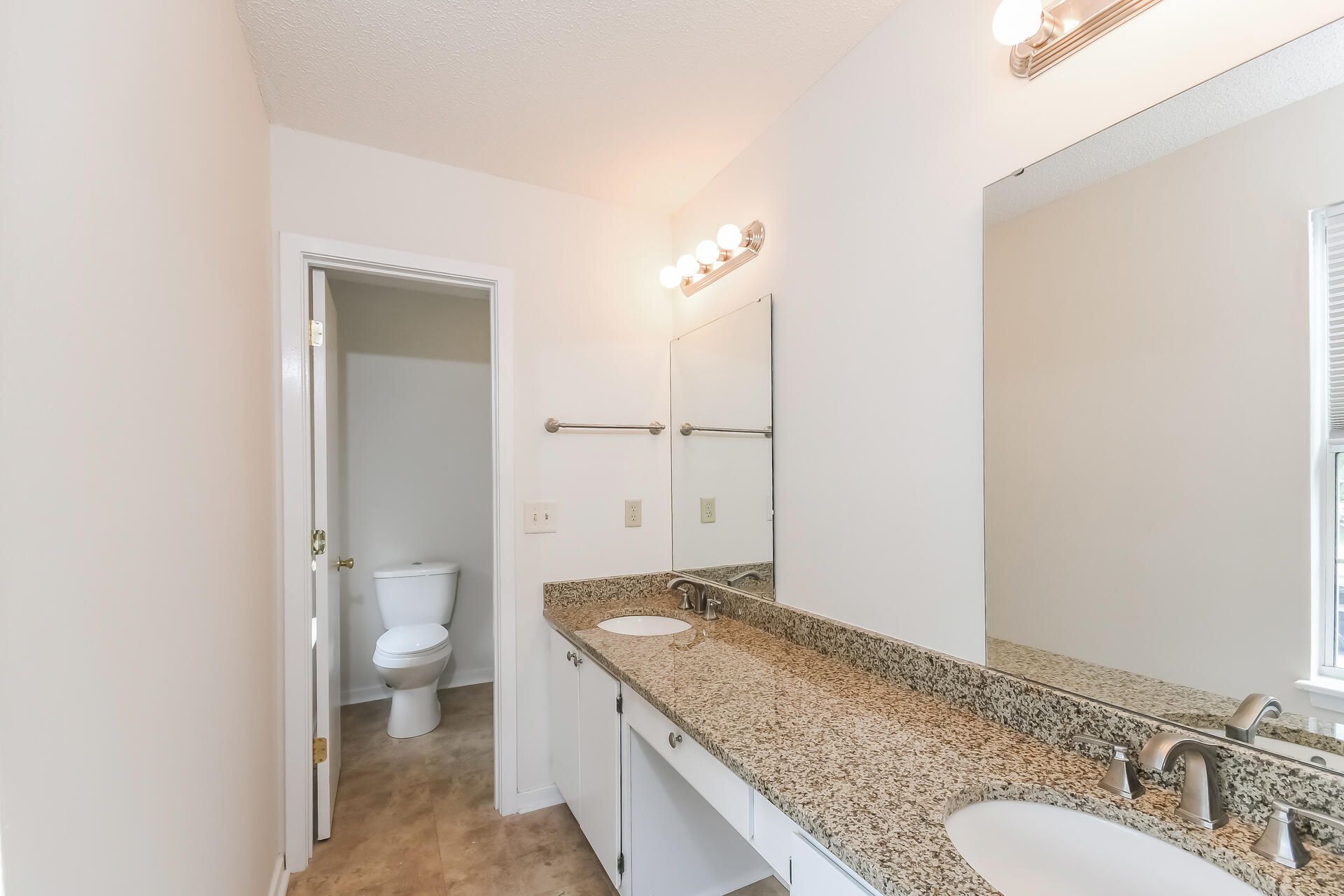 2054 Willowdale Court Photo 14