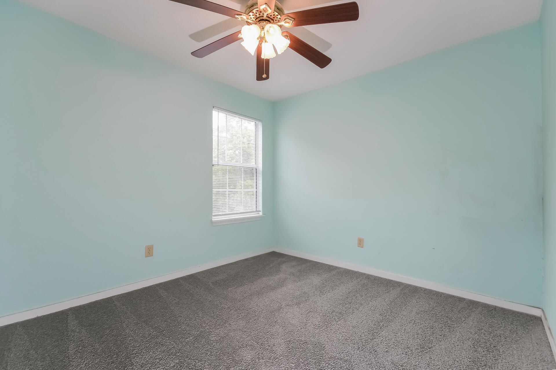 2054 Willowdale Court Photo 18
