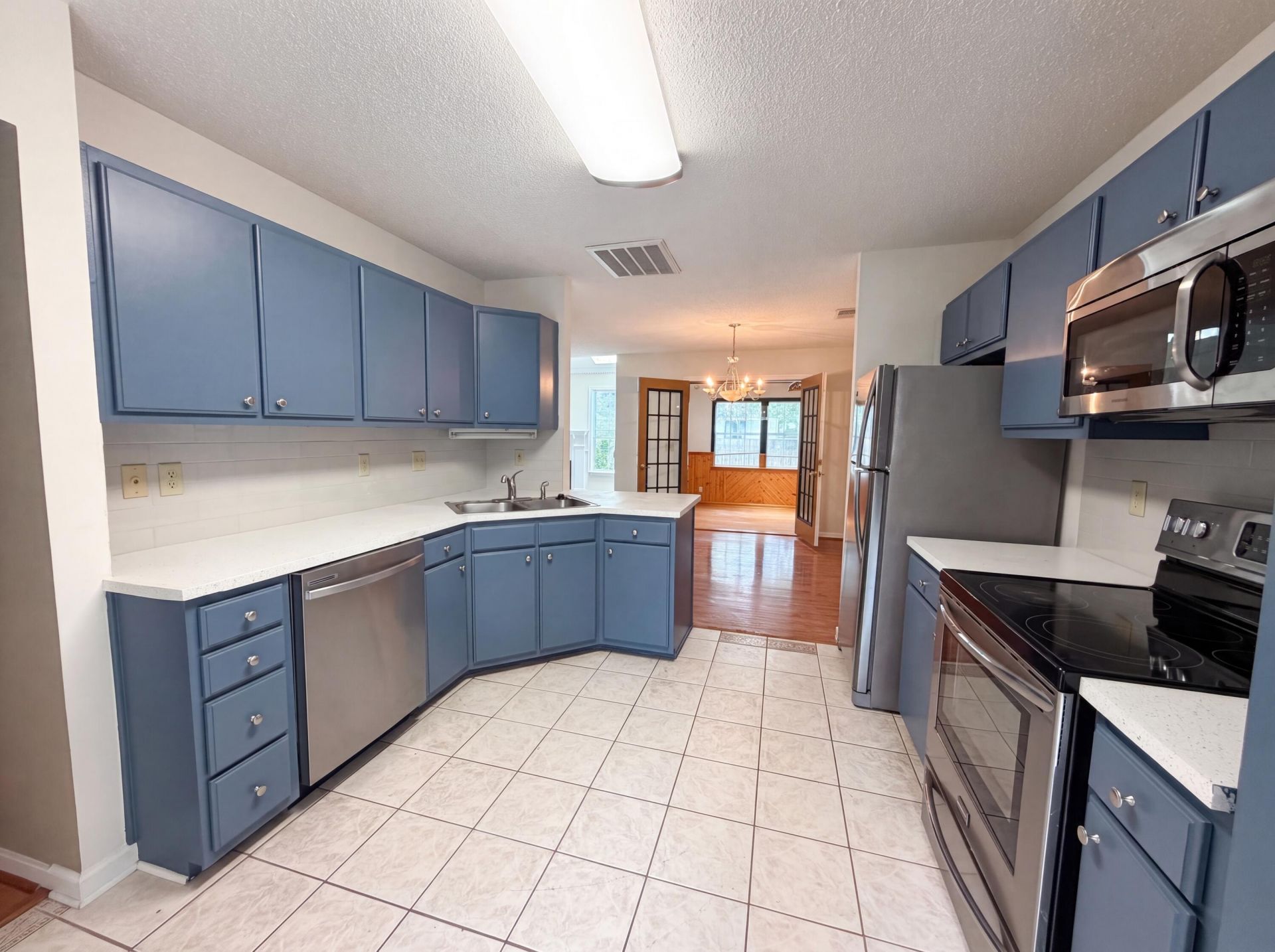 2054 Willowdale Court Photo 2