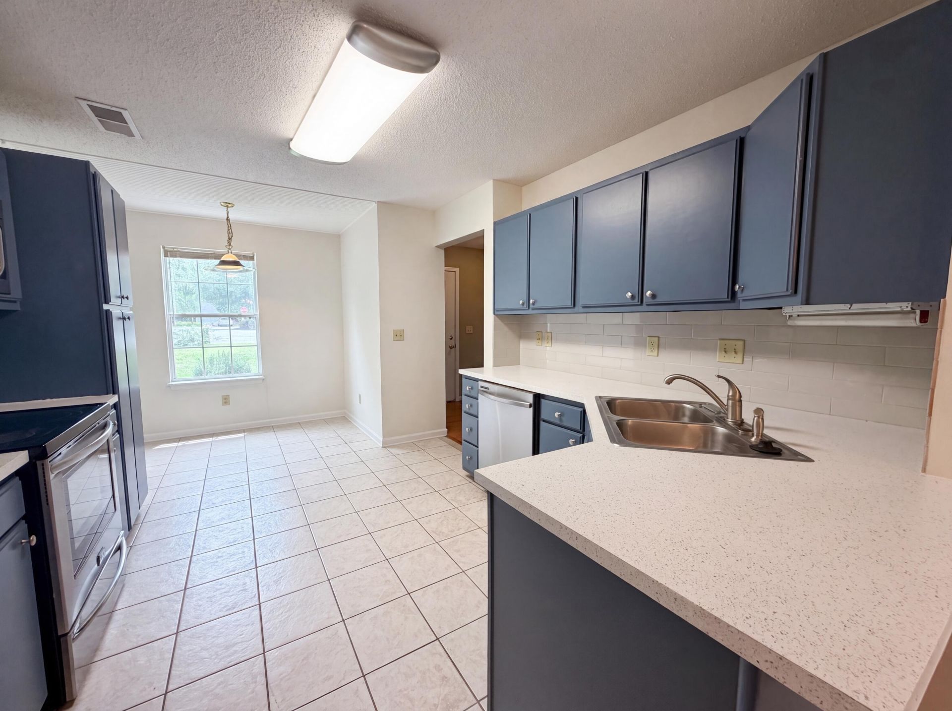 2054 Willowdale Court Photo 7