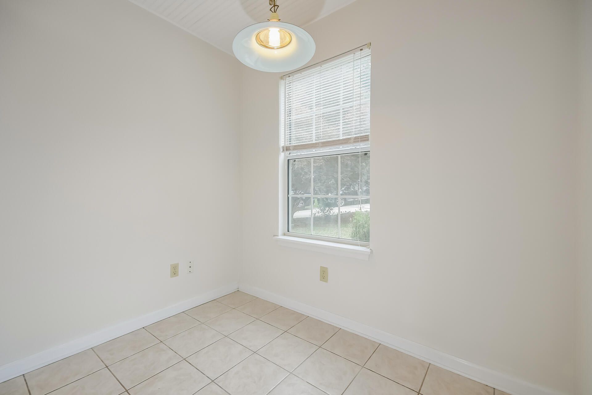 2054 Willowdale Court Photo 9