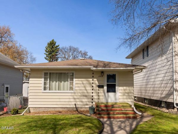 1208 WALNUT Street, Grand Forks, ND 58201