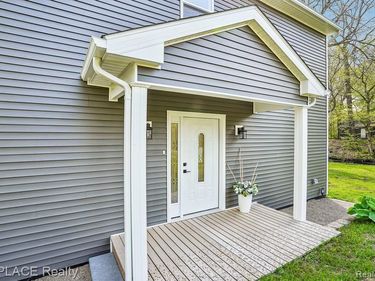 9755 Portage Trail, White Lake Twp, MI 48386