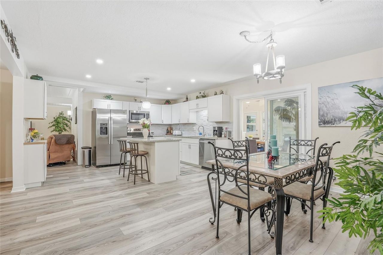 12109 Forest Hills Drive, Tampa, FL 33612 Photo