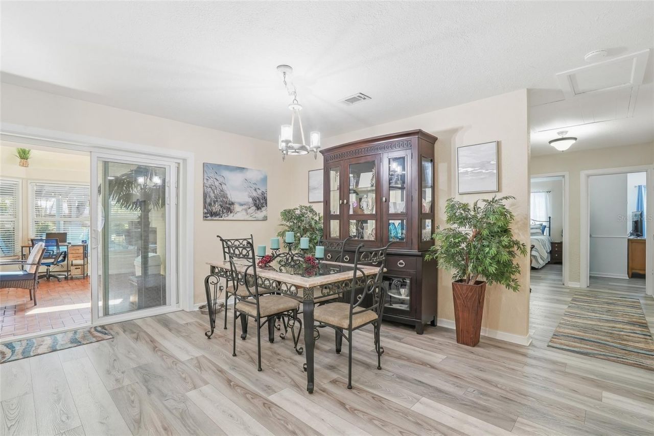 12109 Forest Hills Drive, Tampa, FL 33612 Photo