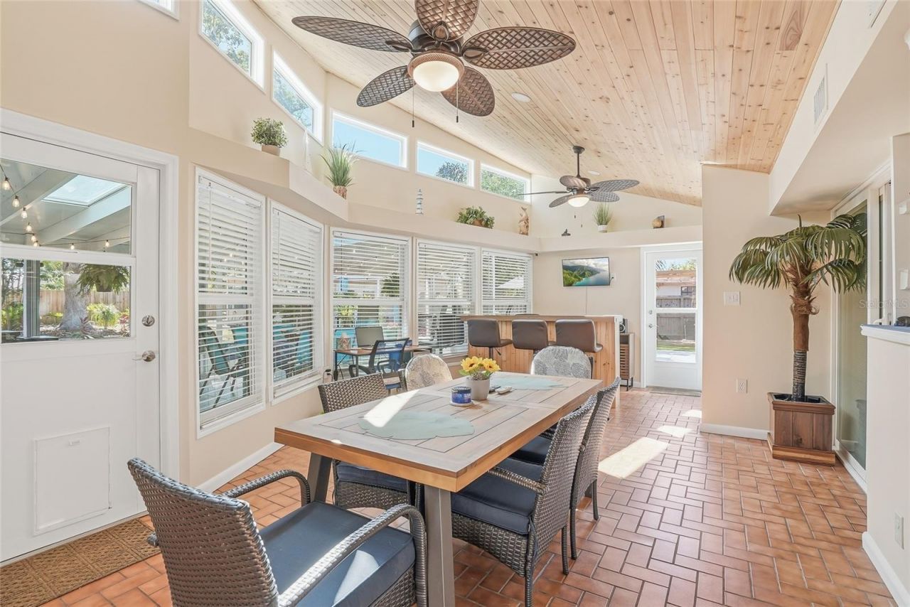 12109 Forest Hills Drive, Tampa, FL 33612 Photo