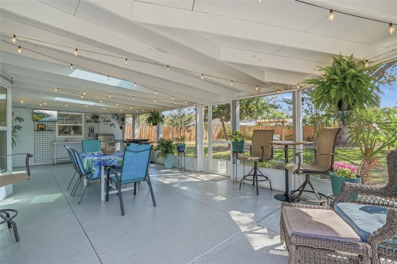 12109 Forest Hills Drive, Tampa, FL 33612 Photo