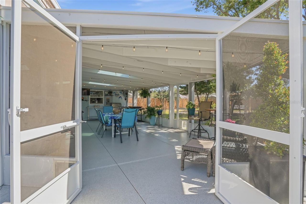 12109 Forest Hills Drive, Tampa, FL 33612 Photo
