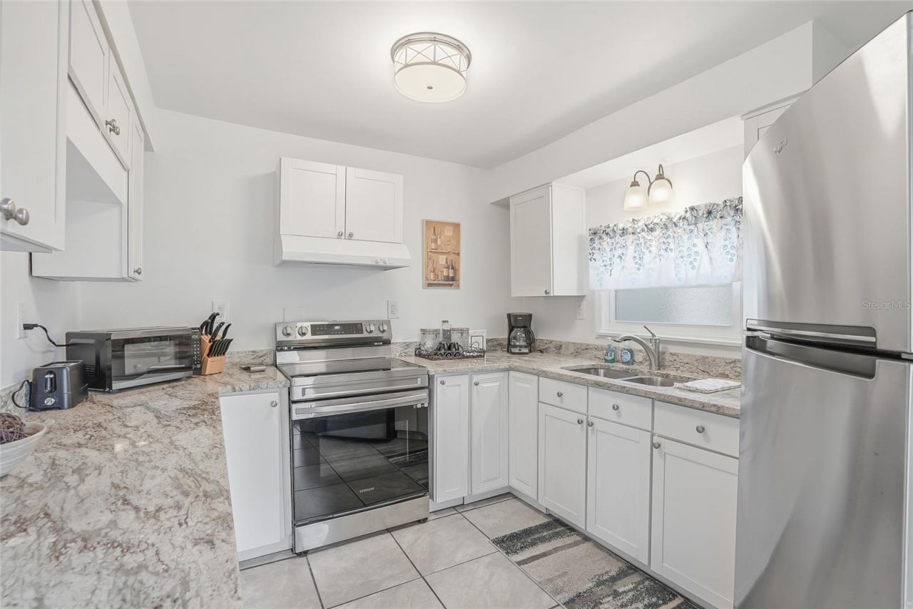 12109 Forest Hills Drive, Tampa, FL 33612 Photo