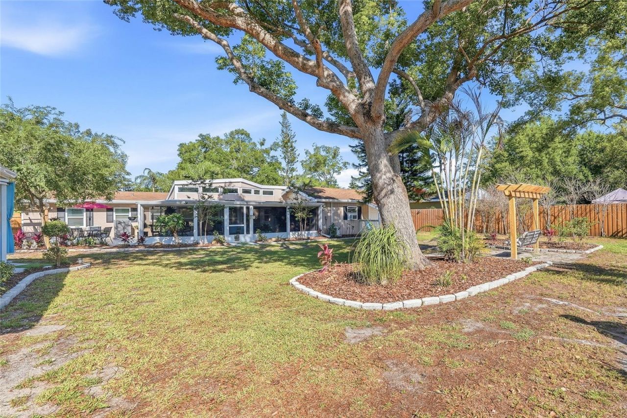 12109 Forest Hills Drive, Tampa, FL 33612 Photo