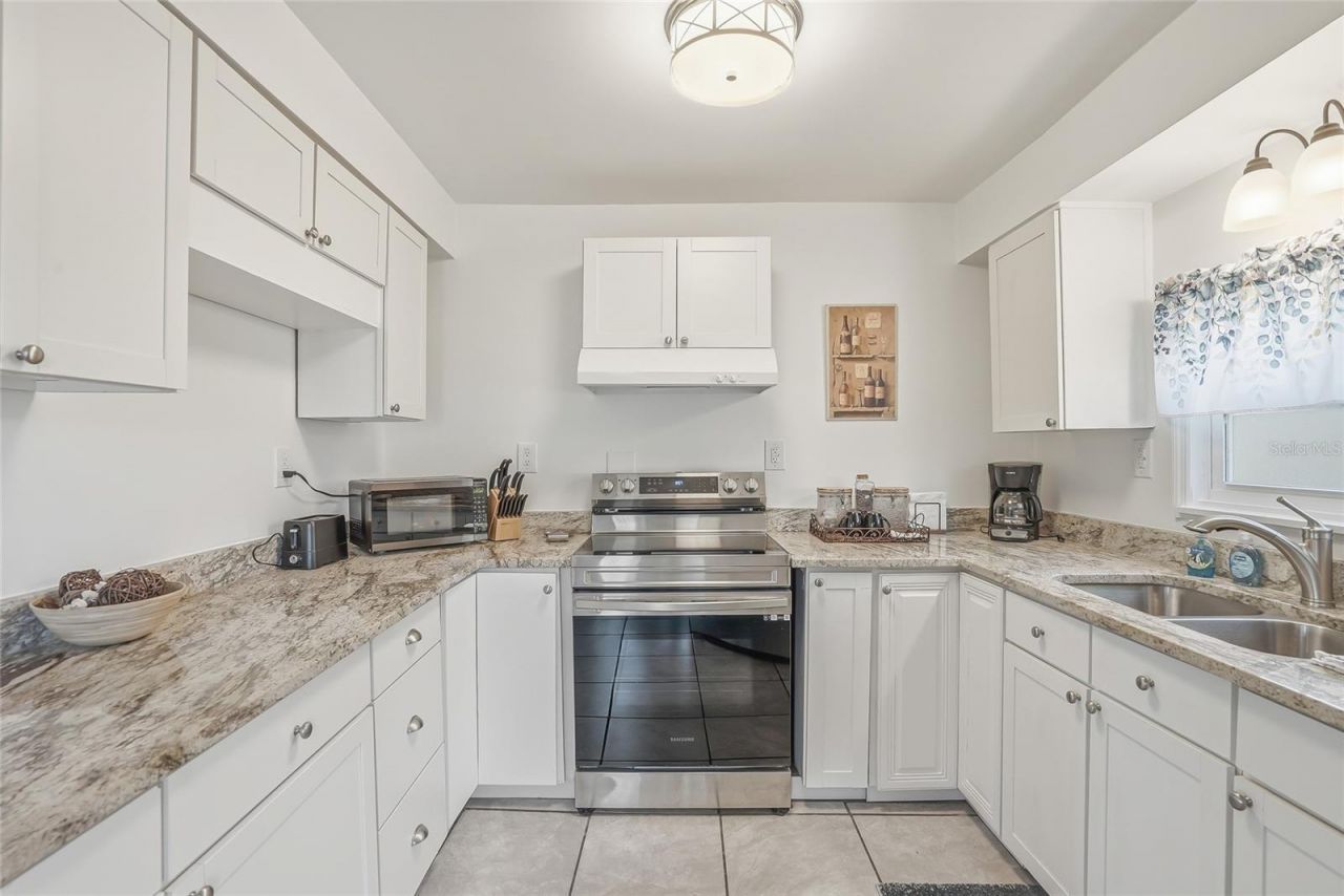 12109 Forest Hills Drive, Tampa, FL 33612 Photo