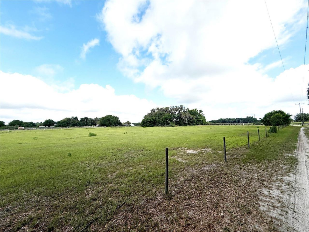 Se Sunset Harbor Road , Weirsdale, FL 32195 Photo