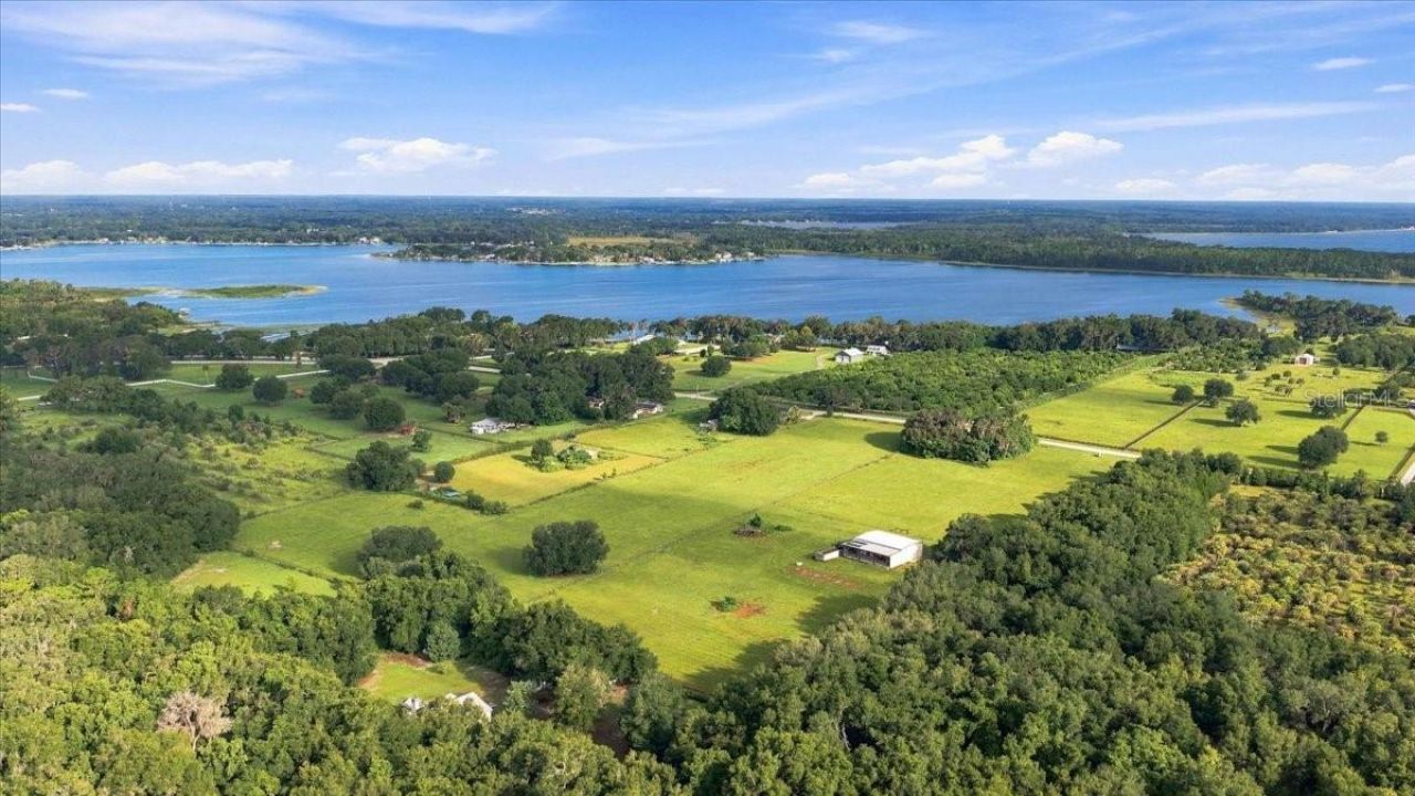 Se Sunset Harbor Road, Weirsdale, FL 32195 Photo