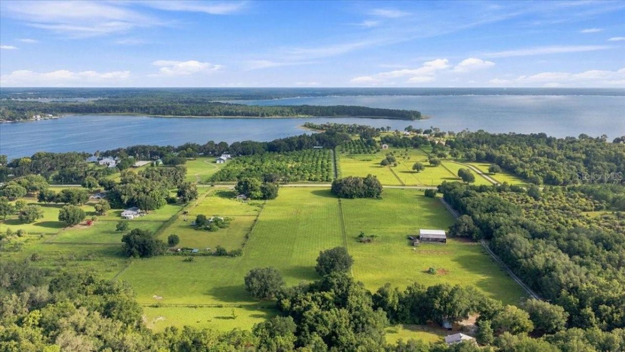 Se Sunset Harbor Road, Weirsdale, FL 32195 Photo