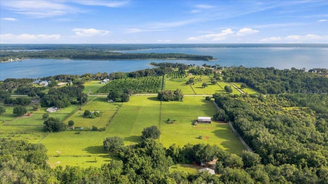 Se Sunset Harbor Road, Weirsdale, FL 32195 Photo