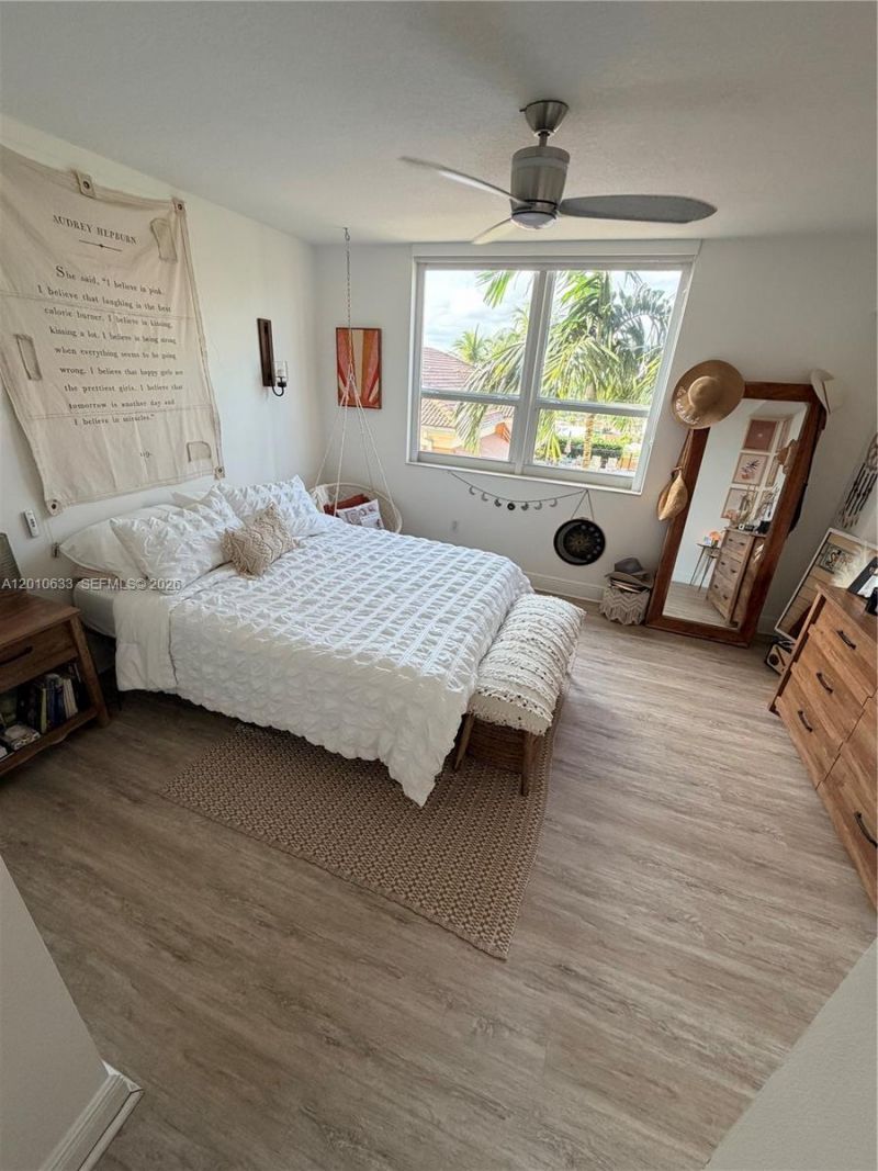 3232 SW 22nd Ter , Unit 910, Miami, FL 33145 Photo