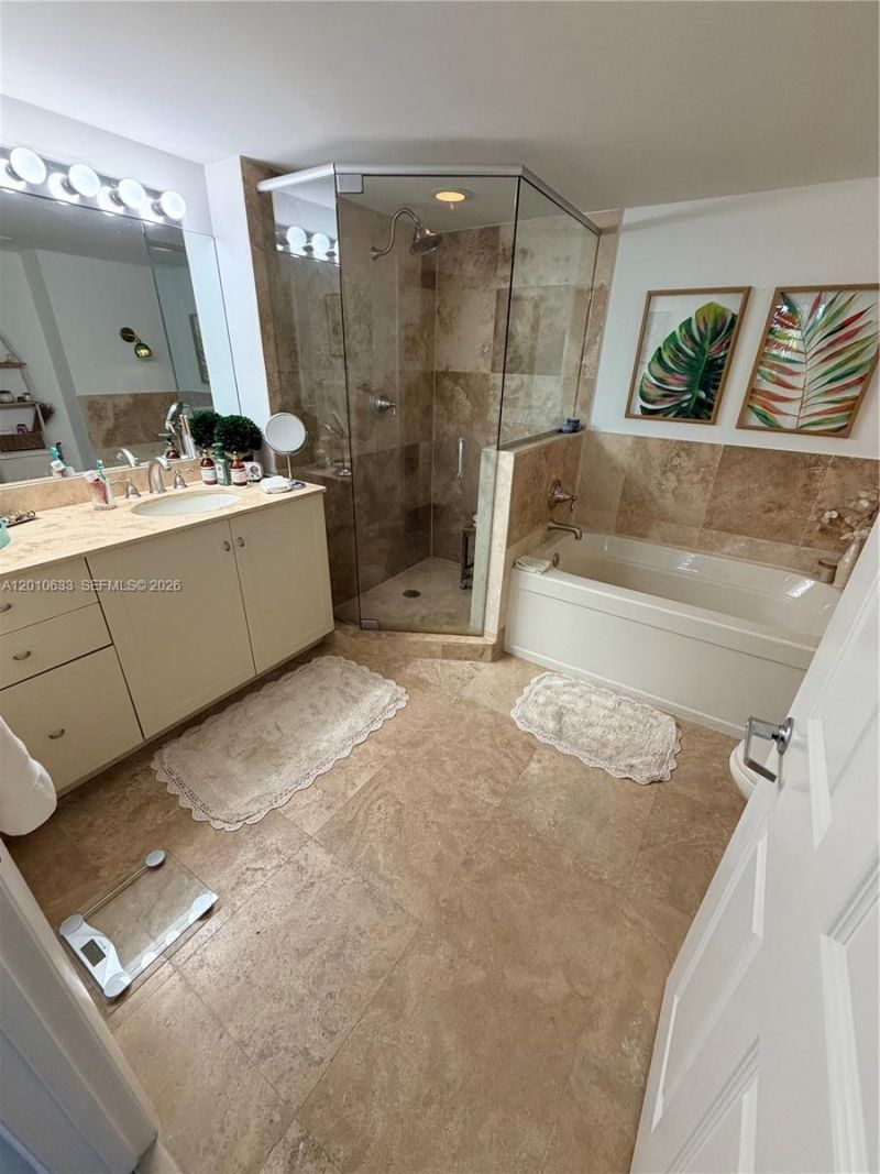 3232 SW 22nd Ter , Unit 910, Miami, FL 33145 Photo