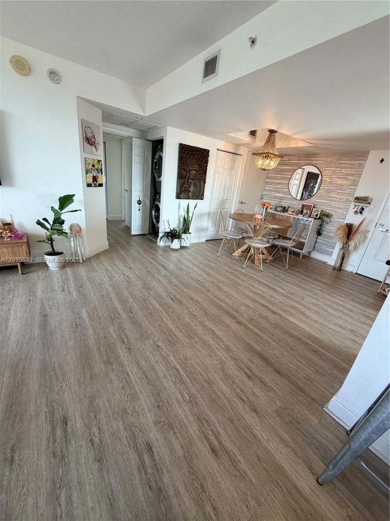 3232 SW 22nd Ter , Unit 910, Miami, FL 33145 Photo