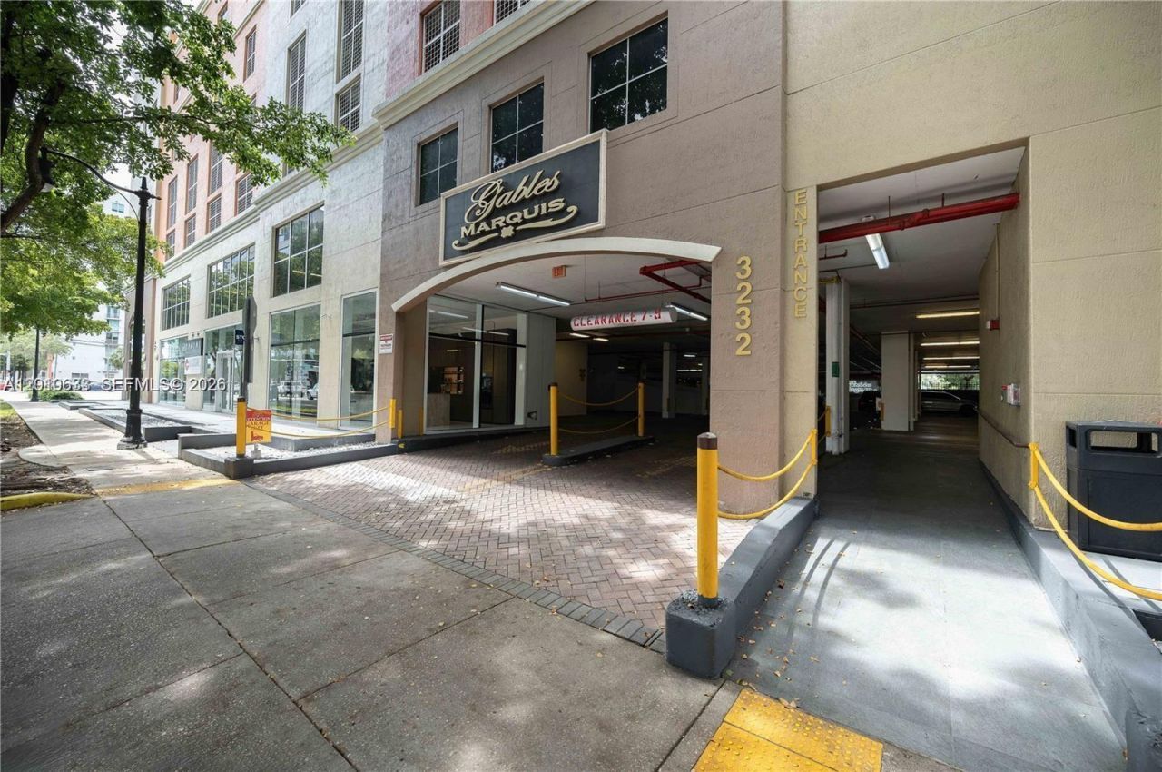 3232 SW 22nd Ter , Unit 910, Miami, FL 33145 Photo