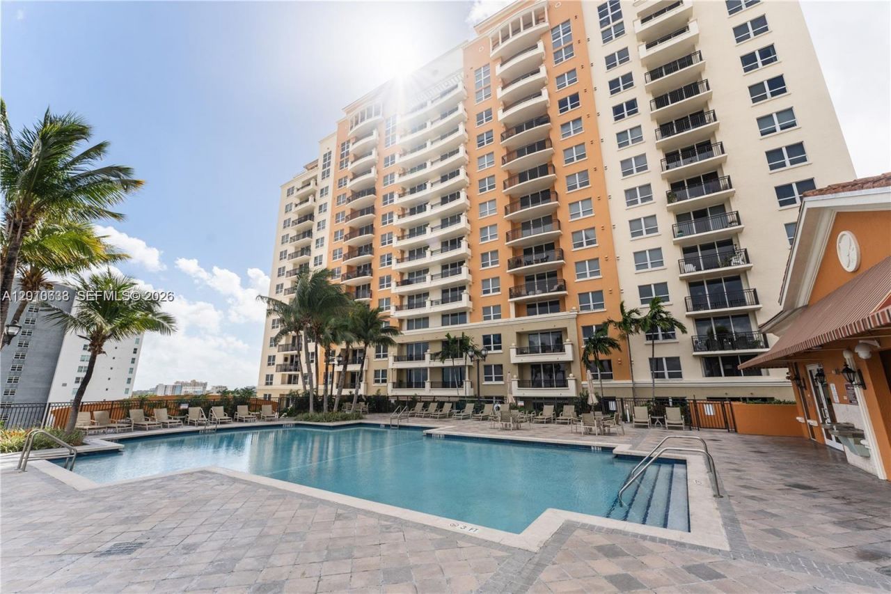 3232 SW 22nd Ter , Unit 910, Miami, FL 33145 Photo