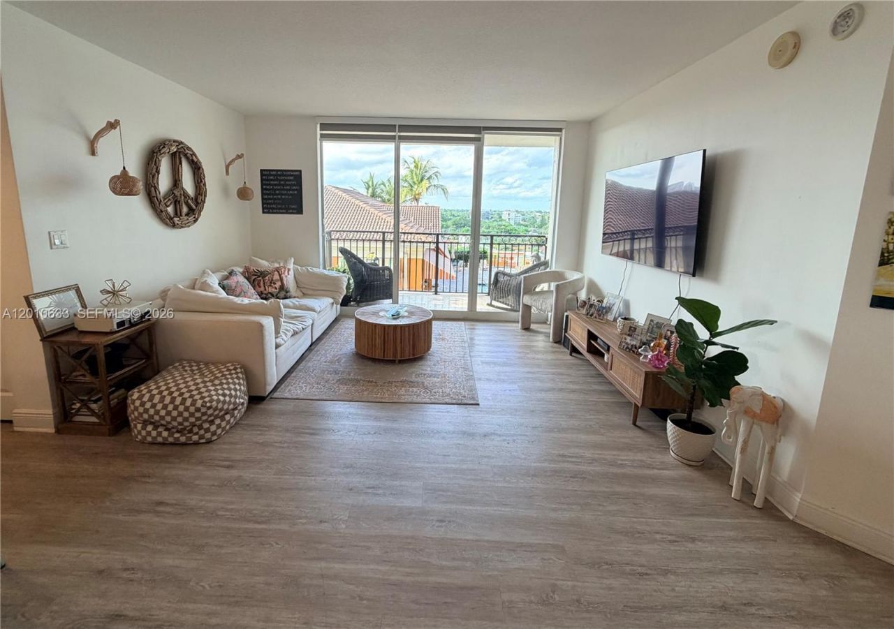 3232 SW 22nd Ter , Unit 910, Miami, FL 33145 Photo