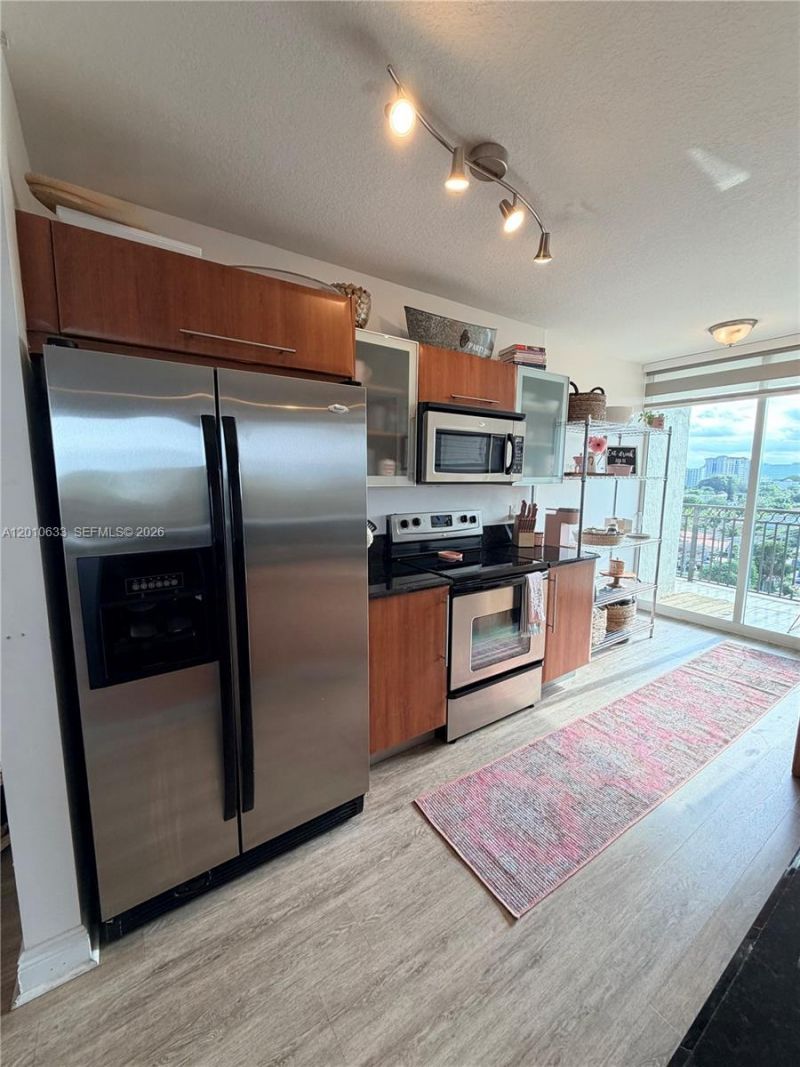 3232 SW 22nd Ter , Unit 910, Miami, FL 33145 Photo