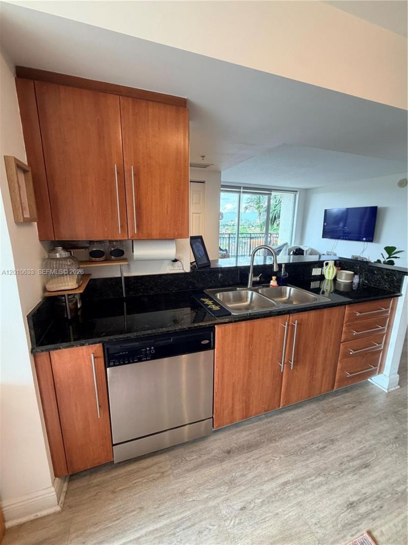 3232 SW 22nd Ter , Unit 910, Miami, FL 33145 Photo