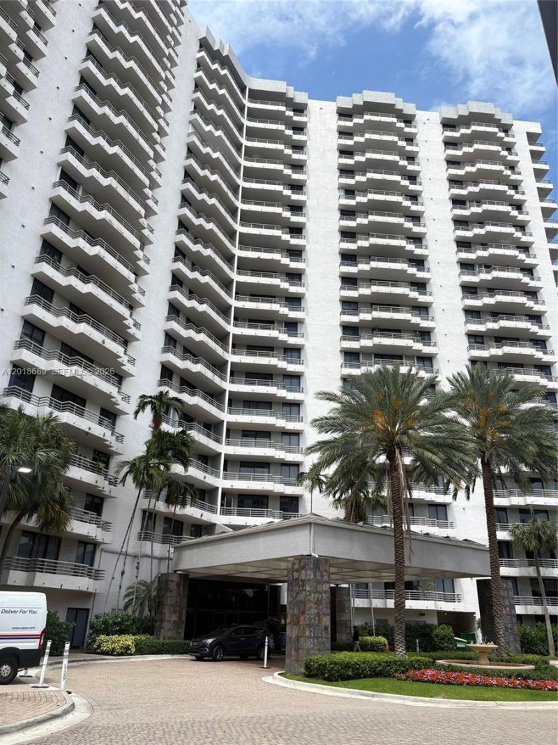 3300 NE 191st St, Unit LP18, Aventura, FL 33180 Main Photo