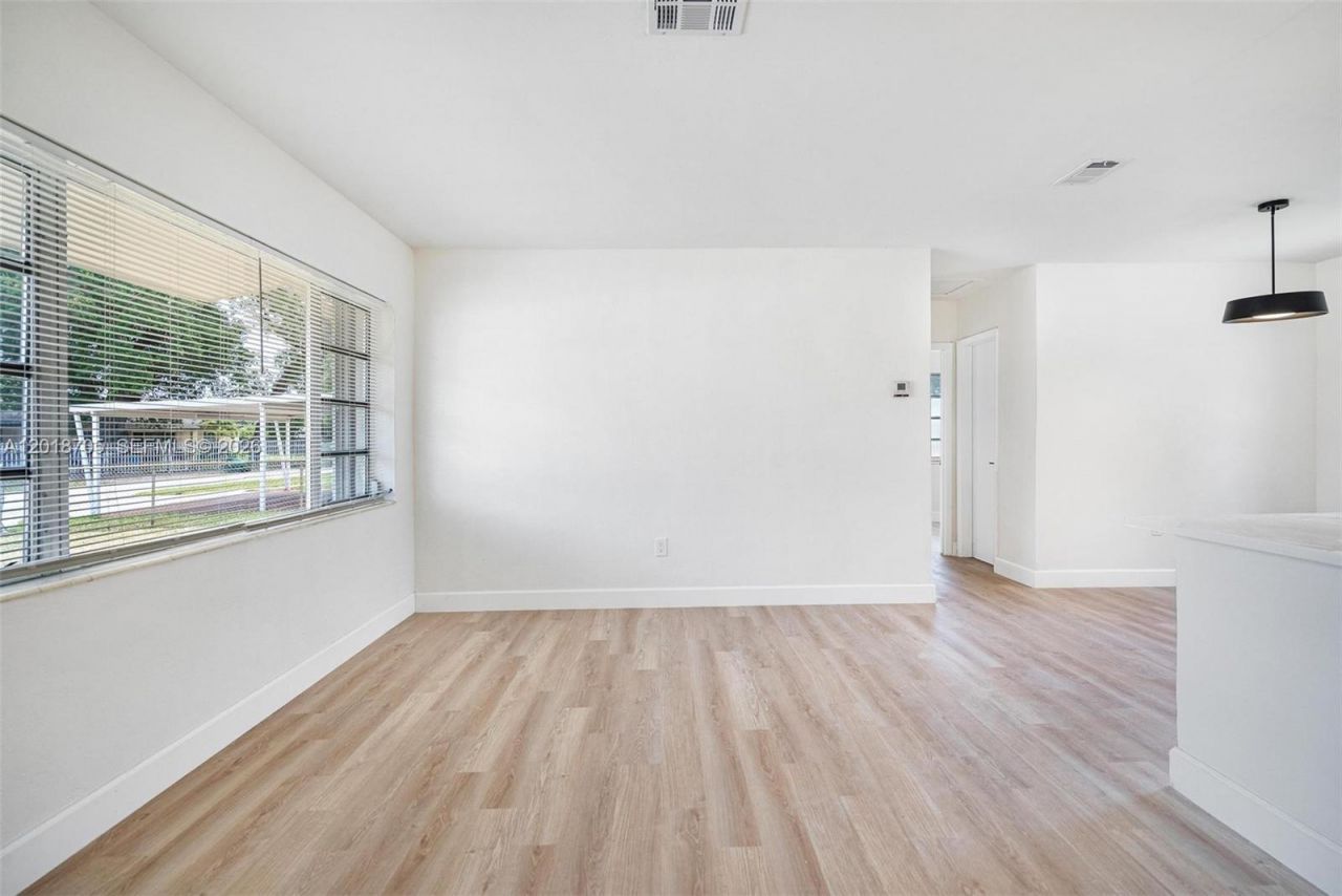 2760 NW 164th Ter, Miami Gardens, FL 33054 Photo
