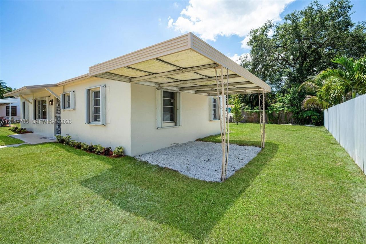 2760 NW 164th Ter, Miami Gardens, FL 33054 Photo