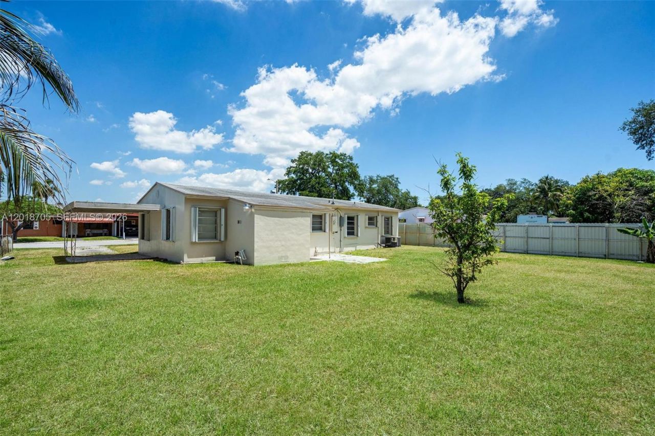 2760 NW 164th Ter, Miami Gardens, FL 33054 Photo
