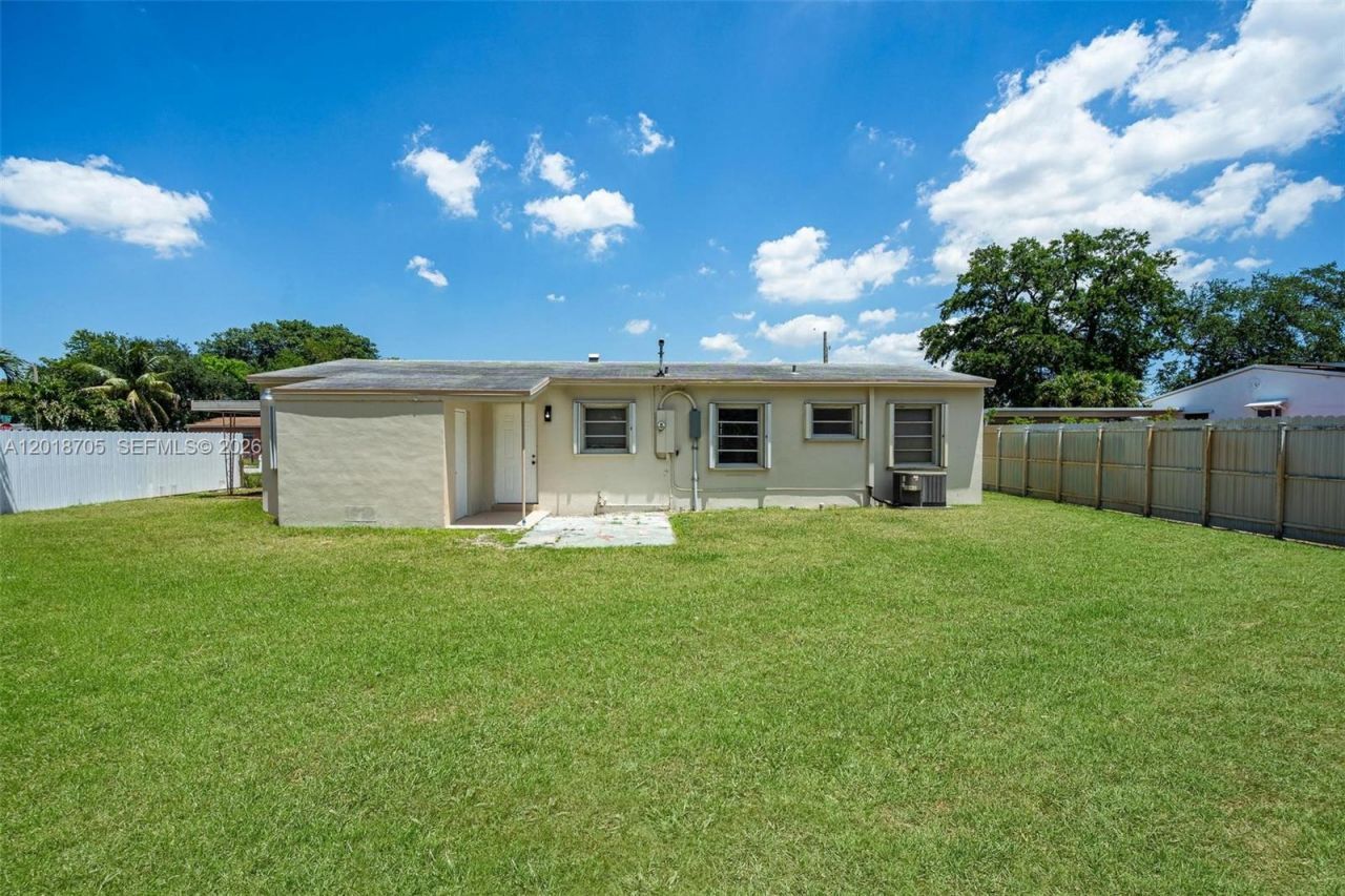 2760 NW 164th Ter, Miami Gardens, FL 33054 Photo