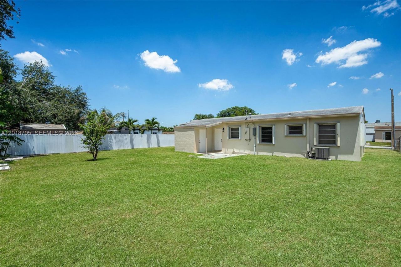 2760 NW 164th Ter, Miami Gardens, FL 33054 Photo