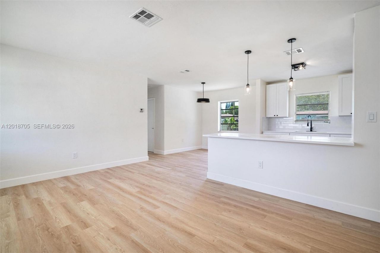 2760 NW 164th Ter, Miami Gardens, FL 33054 Photo