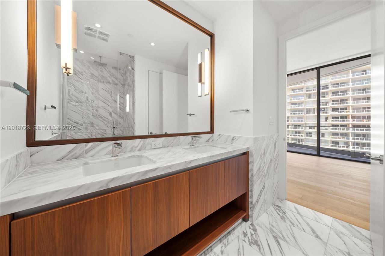 175 SE 25 Rd , Unit 804, Miami, FL 33129 Photo