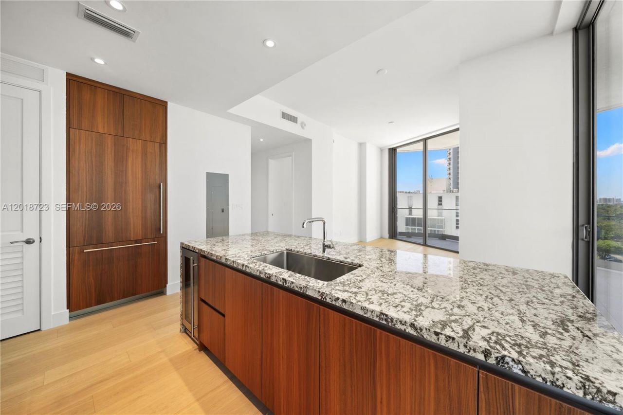 175 SE 25 Rd , Unit 804, Miami, FL 33129 Photo