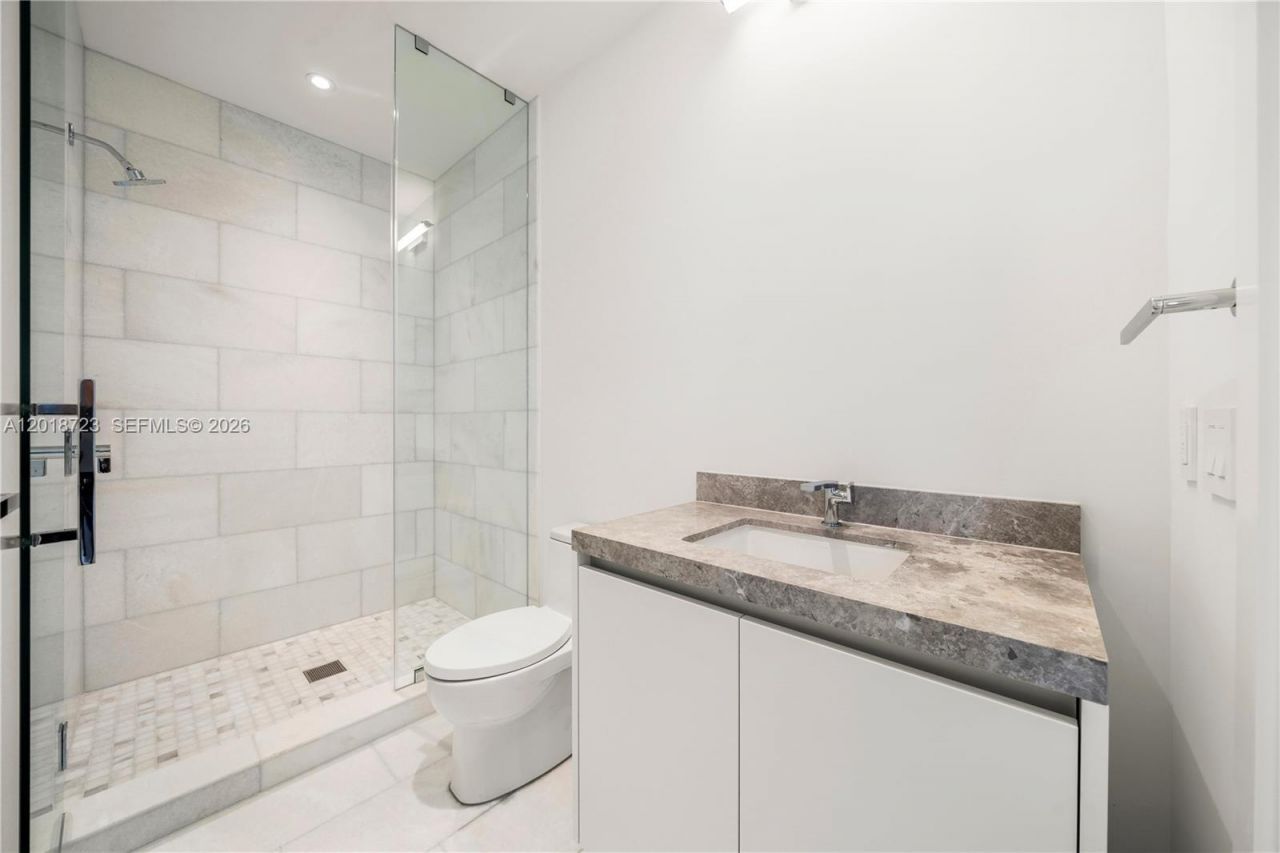 175 SE 25 Rd , Unit 804, Miami, FL 33129 Photo
